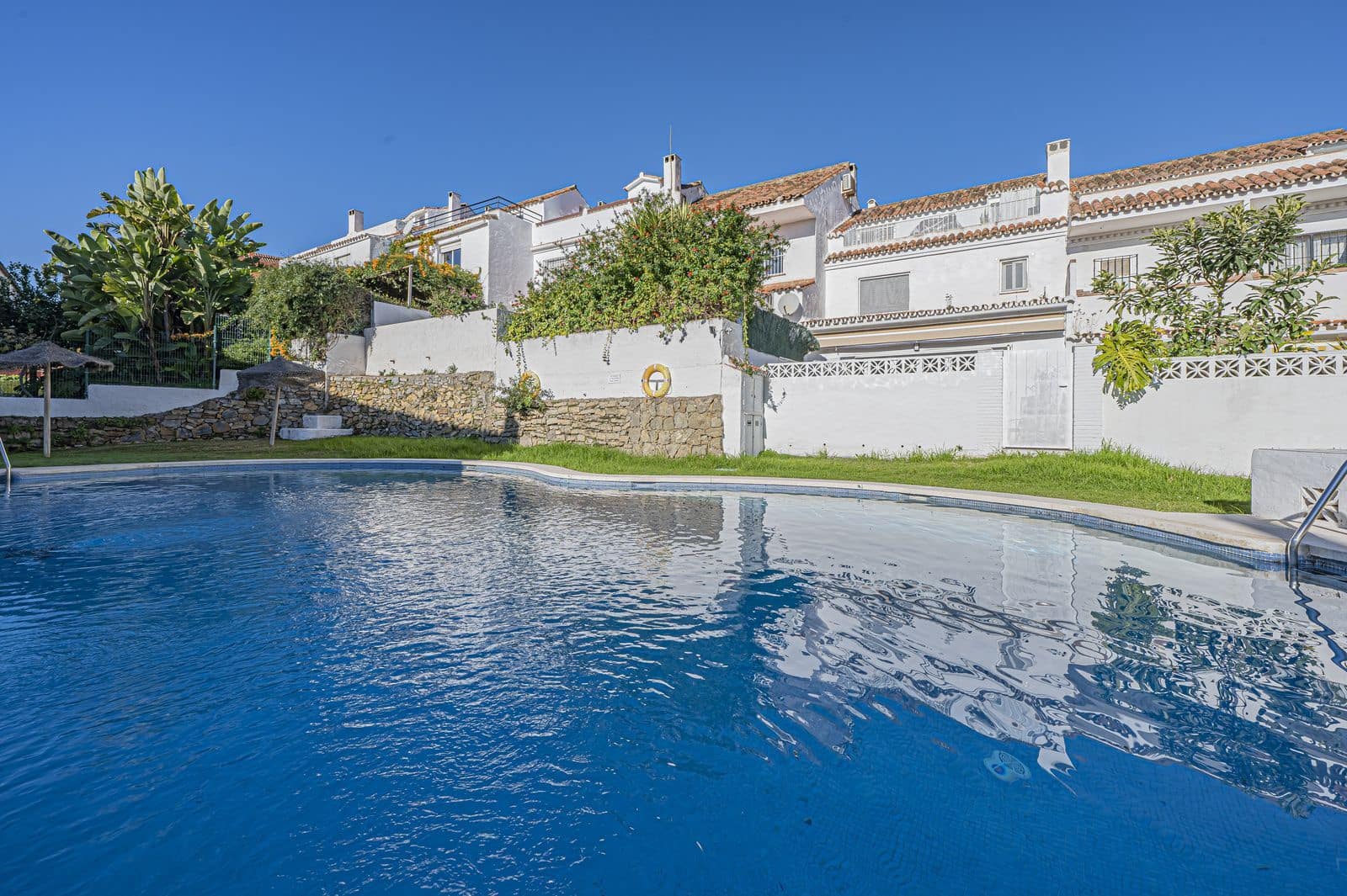 4 makuuhuone Omakotitalo myytävänä paikassa Golden Mile - 879 000 € (Ref: 9615589)