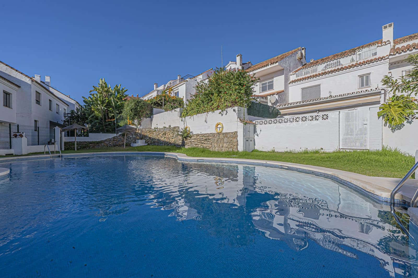 4 makuuhuone Omakotitalo myytävänä paikassa Golden Mile - 879 000 € (Ref: 9615589)