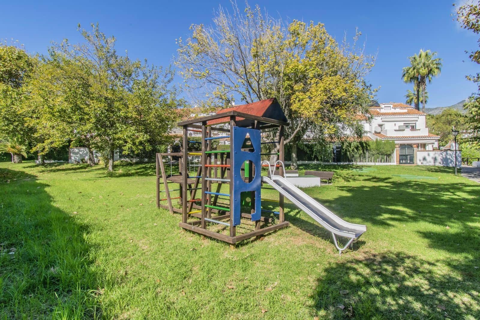 4 makuuhuone Omakotitalo myytävänä paikassa Golden Mile - 879 000 € (Ref: 9615589)