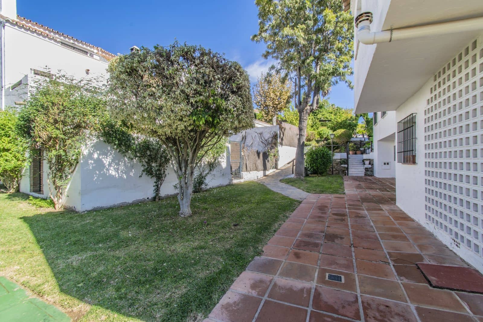 4 makuuhuone Omakotitalo myytävänä paikassa Golden Mile - 879 000 € (Ref: 9615589)