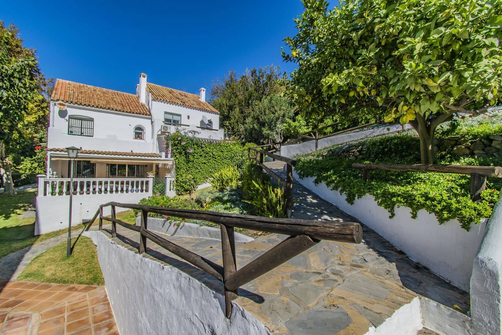 4 makuuhuone Omakotitalo myytävänä paikassa Golden Mile - 879 000 € (Ref: 9615589)