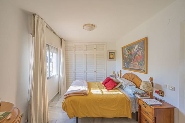 4 makuuhuone Omakotitalo myytävänä paikassa Golden Mile, Marbella - 879 000 € (Ref: 9615589)