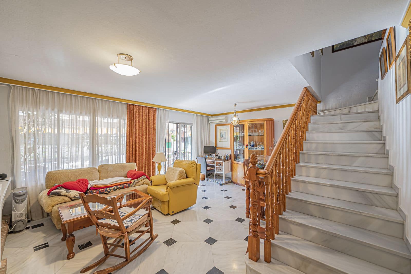 4 makuuhuone Omakotitalo myytävänä paikassa Golden Mile - 879 000 € (Ref: 9615589)