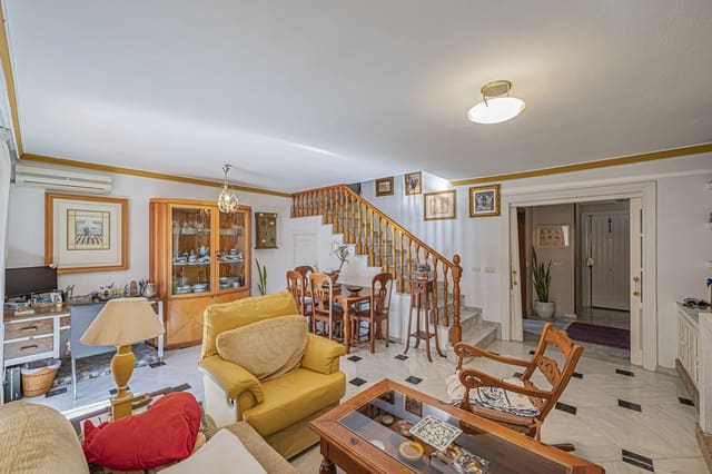 4 makuuhuone Omakotitalo myytävänä paikassa Golden Mile, Marbella - 879 000 € (Ref: 9615589)