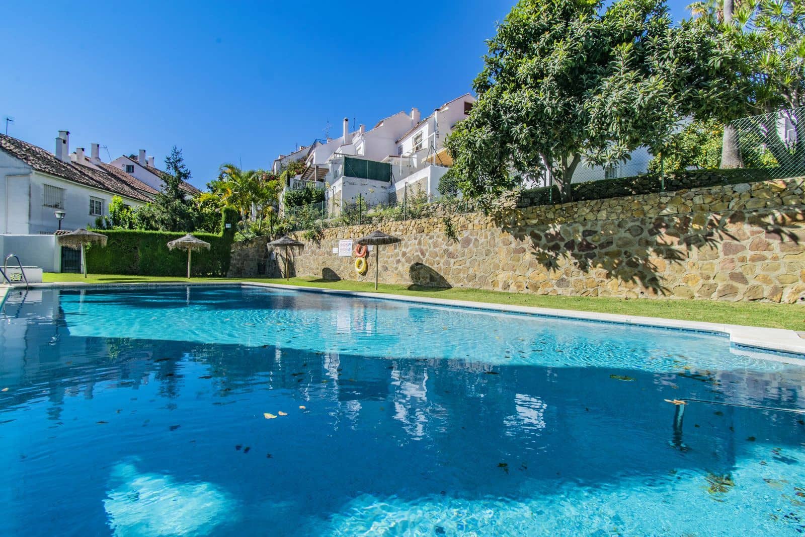 4 makuuhuone Omakotitalo myytävänä paikassa Golden Mile - 879 000 € (Ref: 9615589)