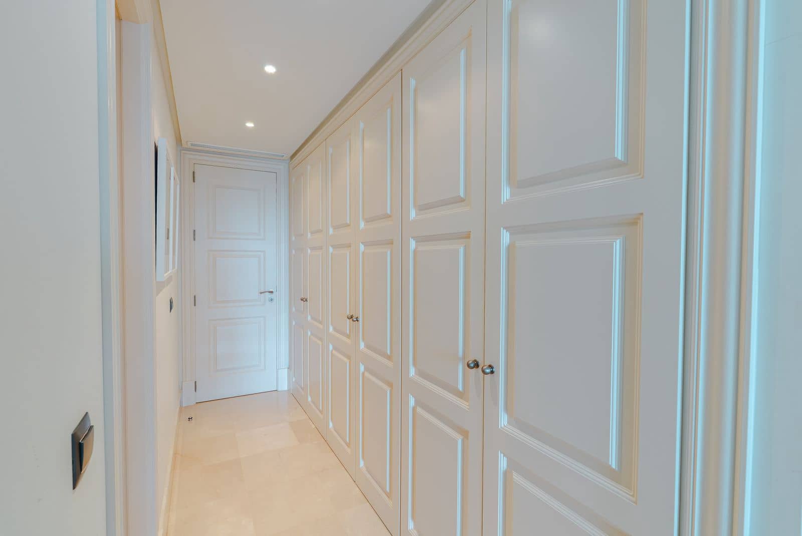 3 bedroom Apartment for sale in Estepona - € 1,700,000 (Ref: 9615599)