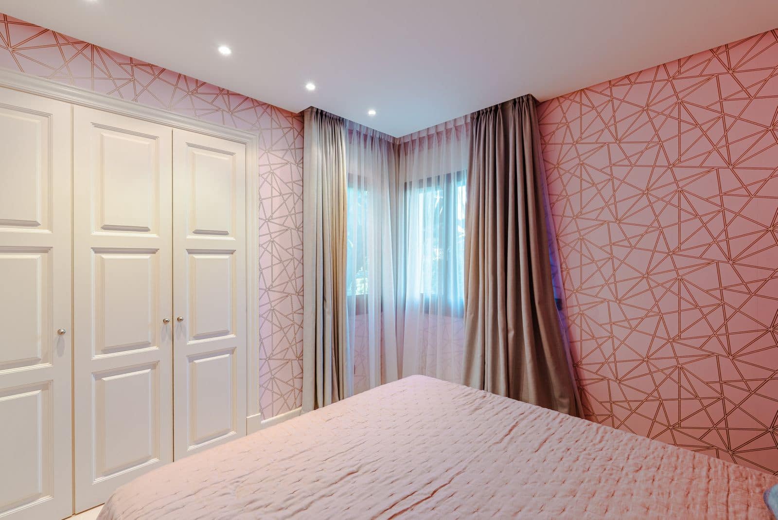 3 bedroom Apartment for sale in Estepona - € 1,700,000 (Ref: 9615599)