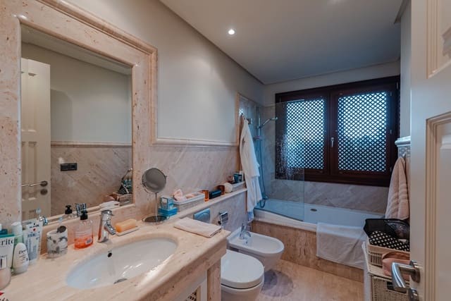 3 bedroom Apartment for sale in Seghers, Estepona - € 1,700,000 (Ref: 9615599)