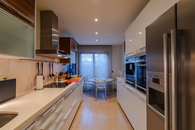 3 bedroom Apartment for sale in Seghers, Estepona - € 1,700,000 (Ref: 9615599)