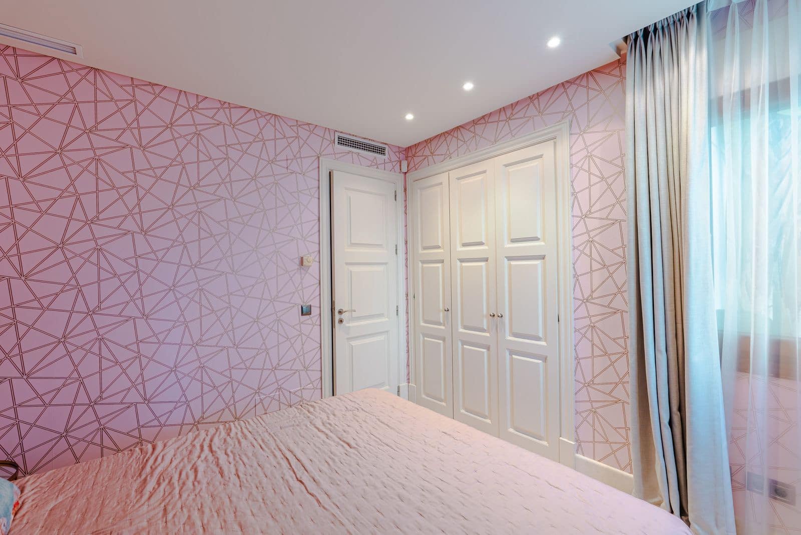 3 bedroom Apartment for sale in Estepona - € 1,700,000 (Ref: 9615599)