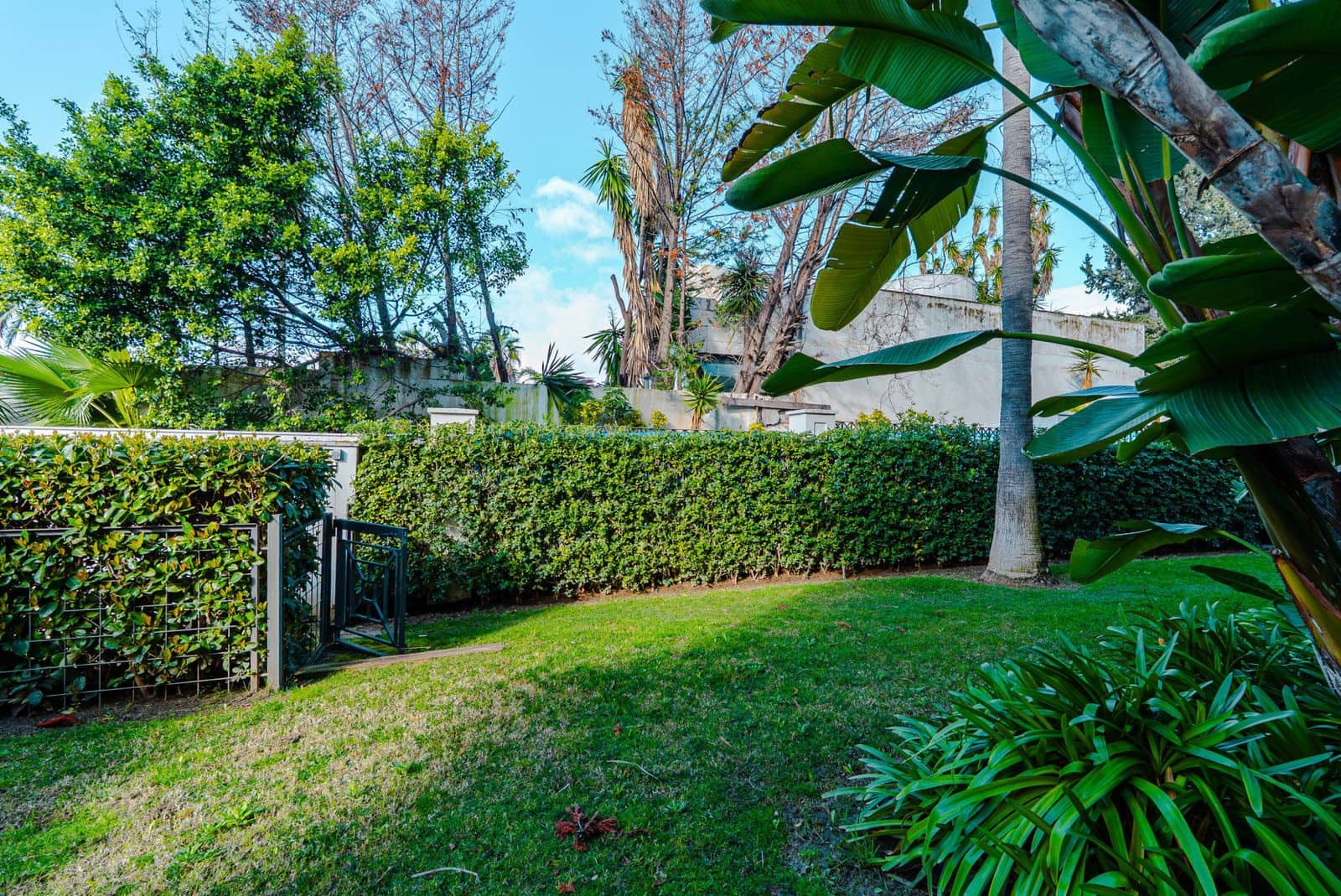 3 bedroom Apartment for sale in Estepona - € 1,700,000 (Ref: 9615599)