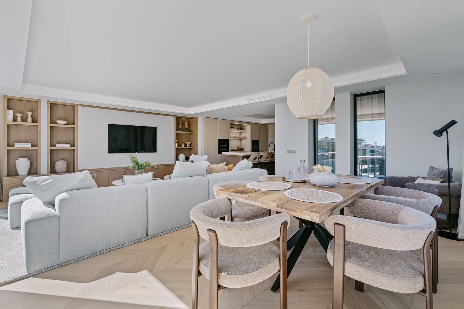 3 bedroom Apartment for sale in Nueva Andalucia - € 1,350,000 (Ref: 9615612)