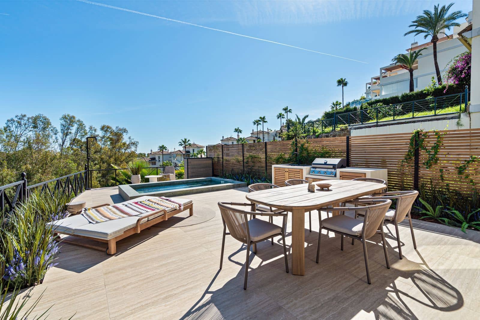 3 bedroom Apartment for sale in Nueva Andalucia - € 1,350,000 (Ref: 9615612)