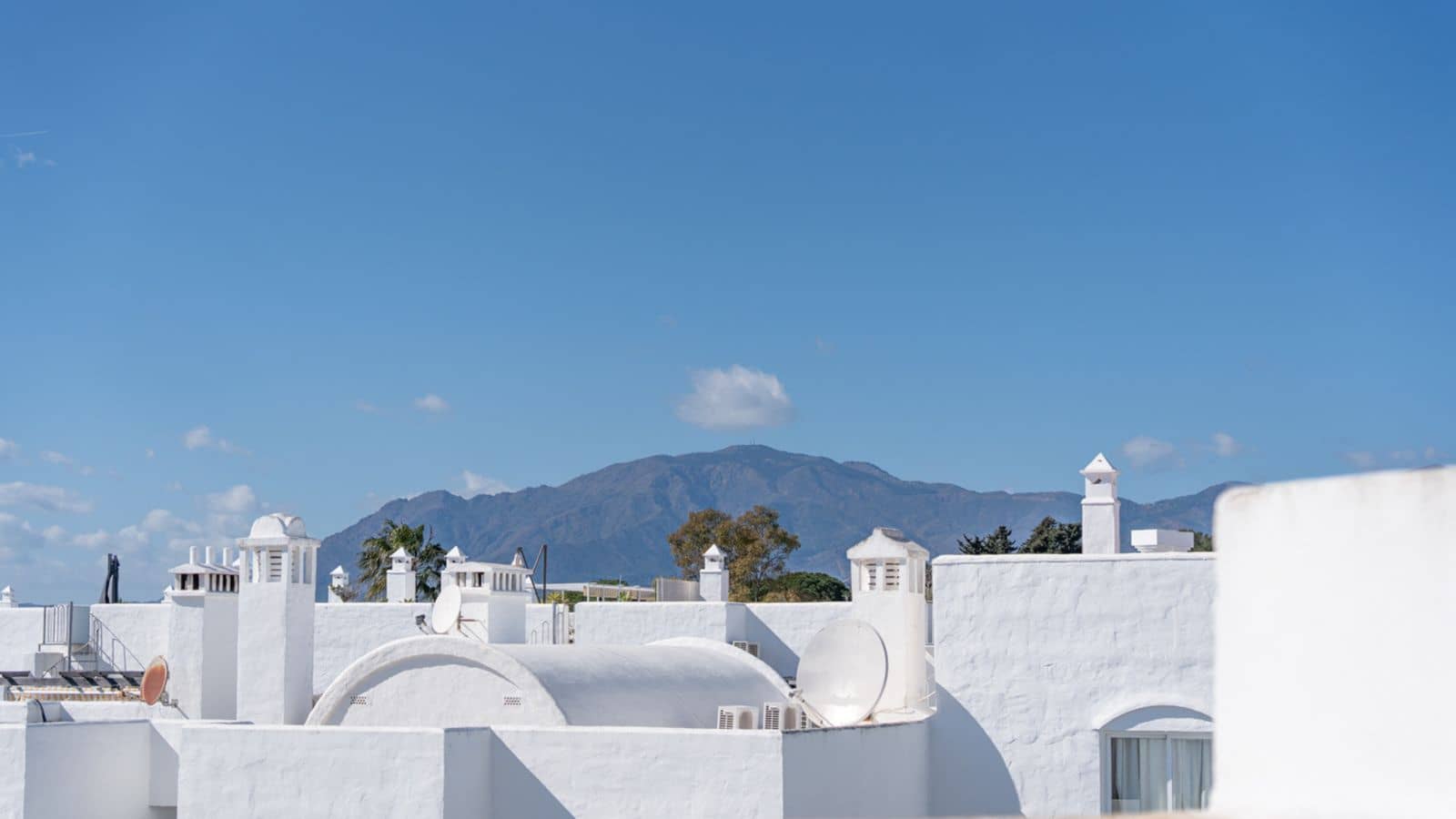 2 bedroom Penthouse for sale in Estepona - € 380,000 (Ref: 9615613)