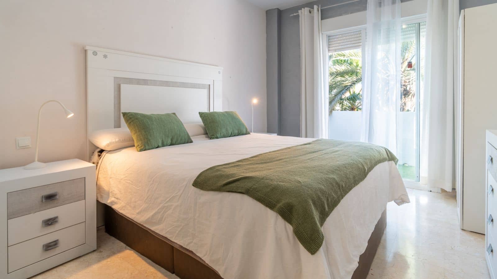 2 bedroom Penthouse for sale in Estepona - € 380,000 (Ref: 9615613)