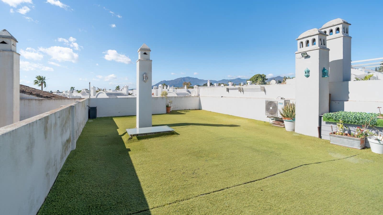 2 bedroom Penthouse for sale in Estepona - € 380,000 (Ref: 9615613)