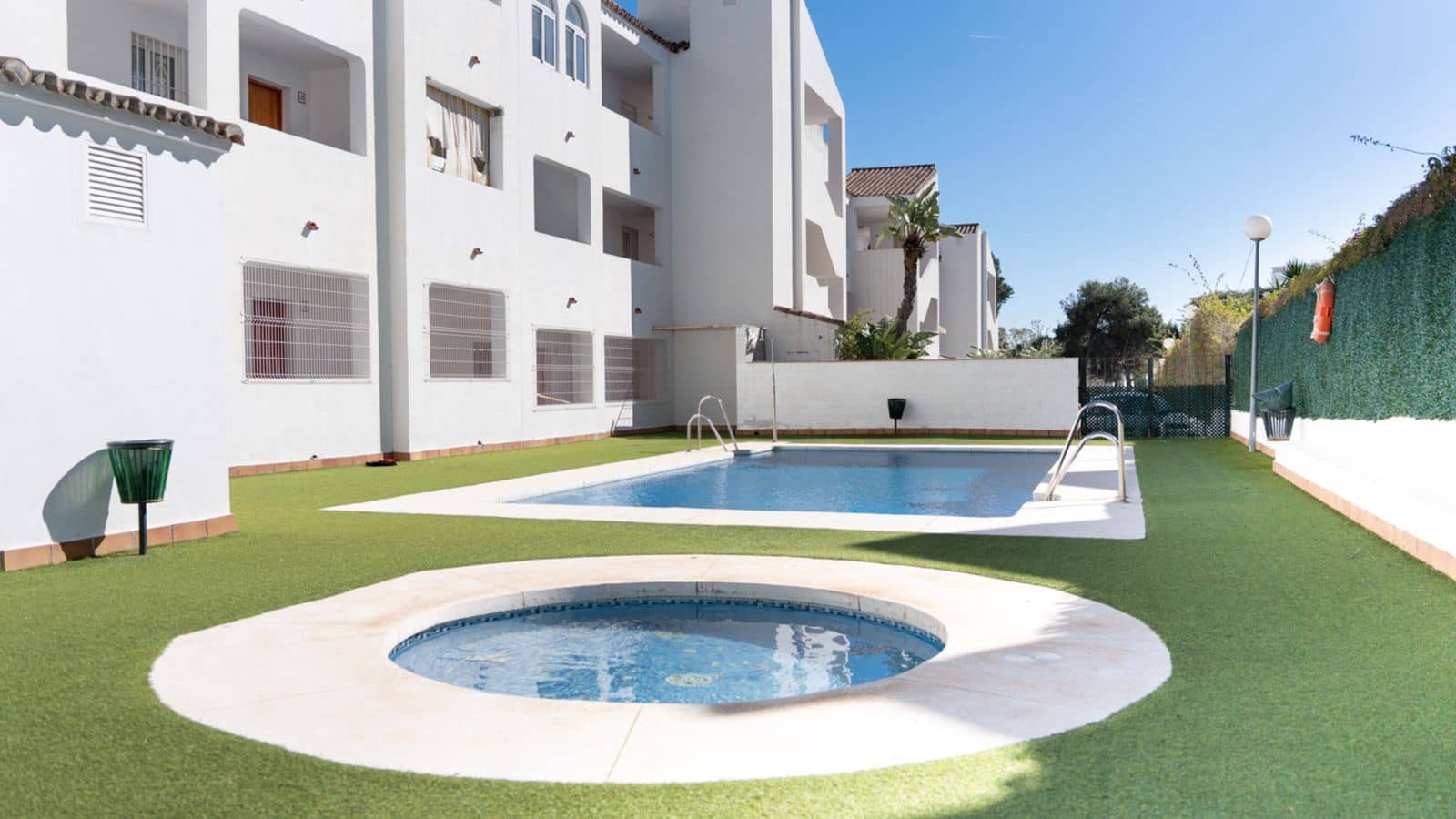 2 bedroom Penthouse for sale in Estepona - € 380,000 (Ref: 9615613)