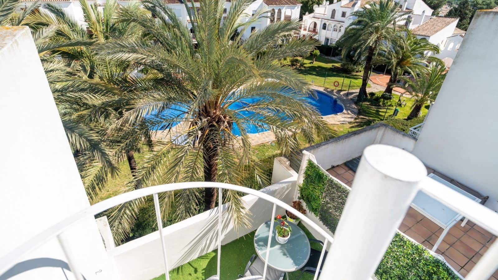 2 bedroom Penthouse for sale in Estepona - € 380,000 (Ref: 9615613)