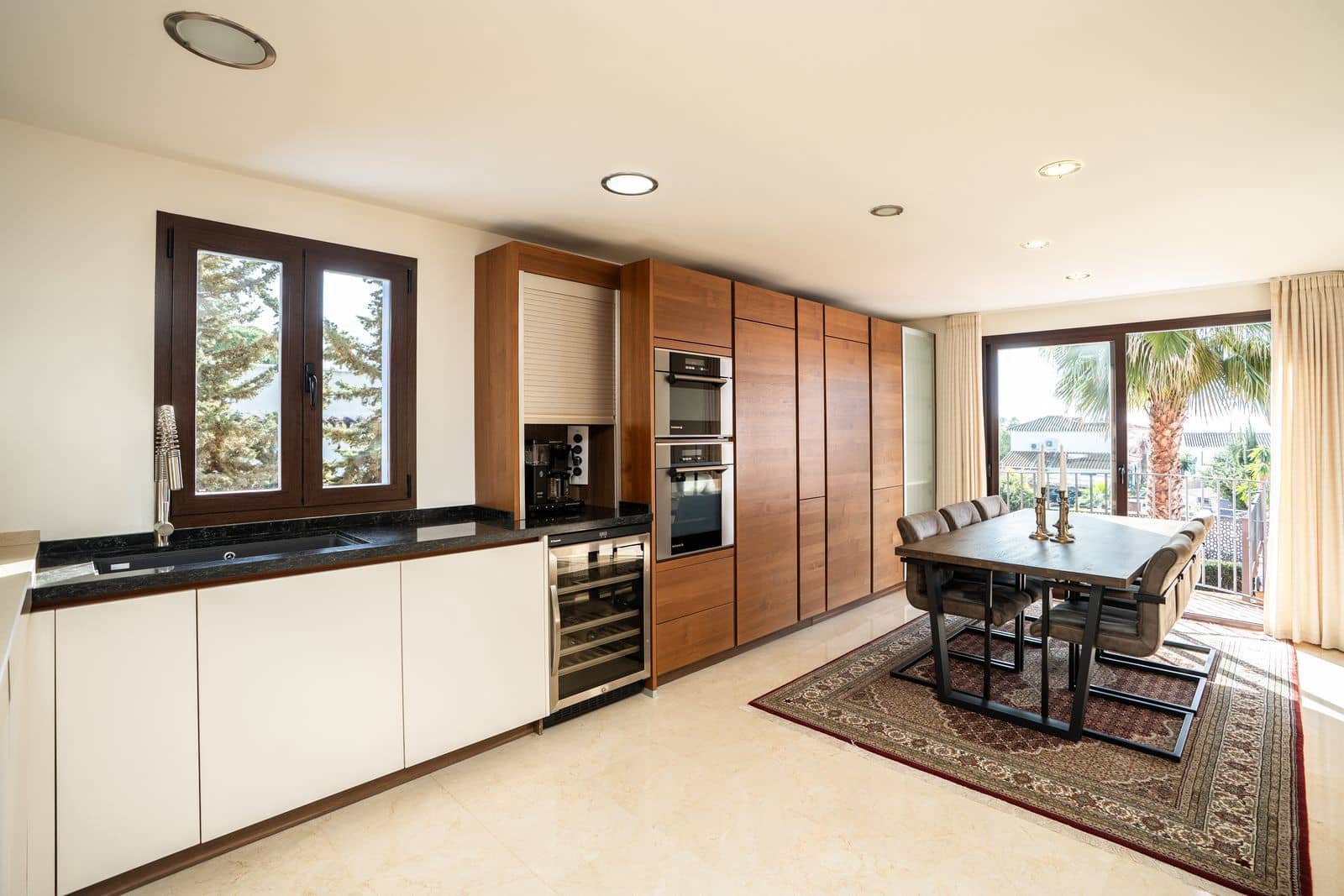 3 slaapkamer Villa te koop in Marbesa - € 2.275.000 (Ref: 9615614)