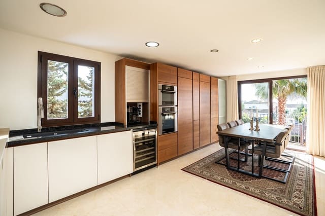 3 slaapkamer Villa te koop in Marbesa, Marbella - € 2.275.000 (Ref: 9615614)