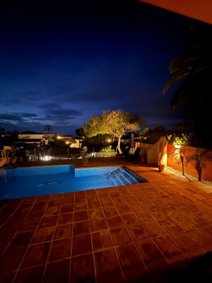 3 slaapkamer Villa te koop in Marbesa - € 2.275.000 (Ref: 9615614)