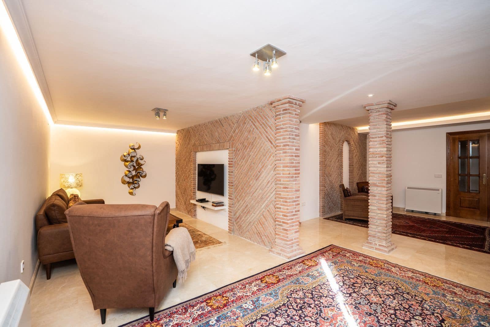 3 slaapkamer Villa te koop in Marbesa - € 2.275.000 (Ref: 9615614)