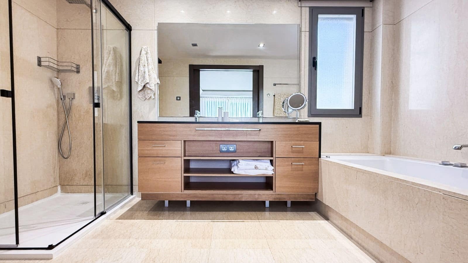 3 slaapkamer Appartement te koop in Benahavis - € 795.000 (Ref: 9651375)