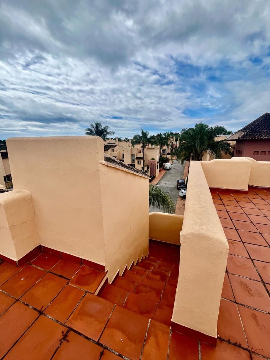 4 sypialnia Dom na sprzedaż w Nueva Andalucia - 670 000 € (Ref: 9651378)