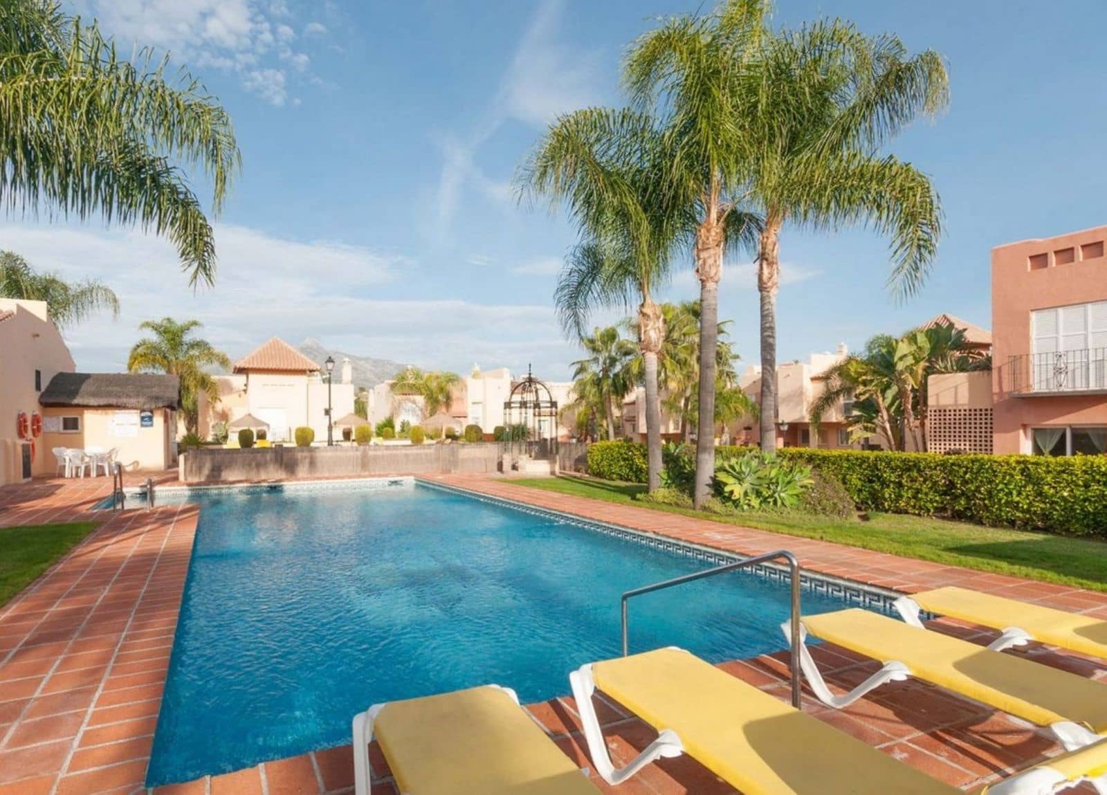 4 sypialnia Dom na sprzedaż w Nueva Andalucia - 670 000 € (Ref: 9651378)