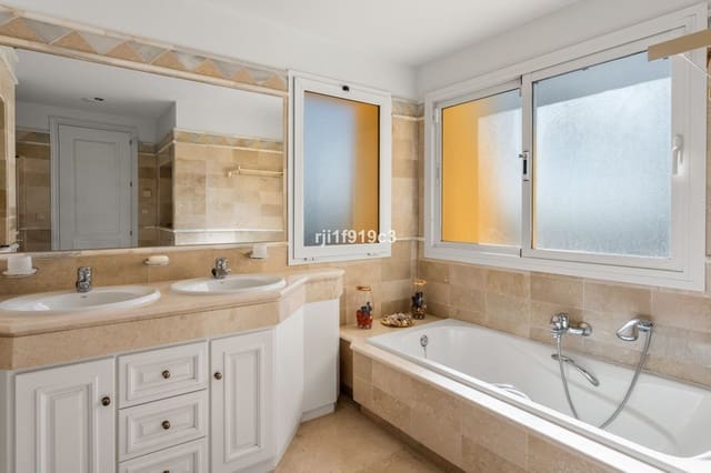 3 Zimmer Apartment zu verkaufen in Elviria, Marbella - 750.000 € (Ref: 9651382)