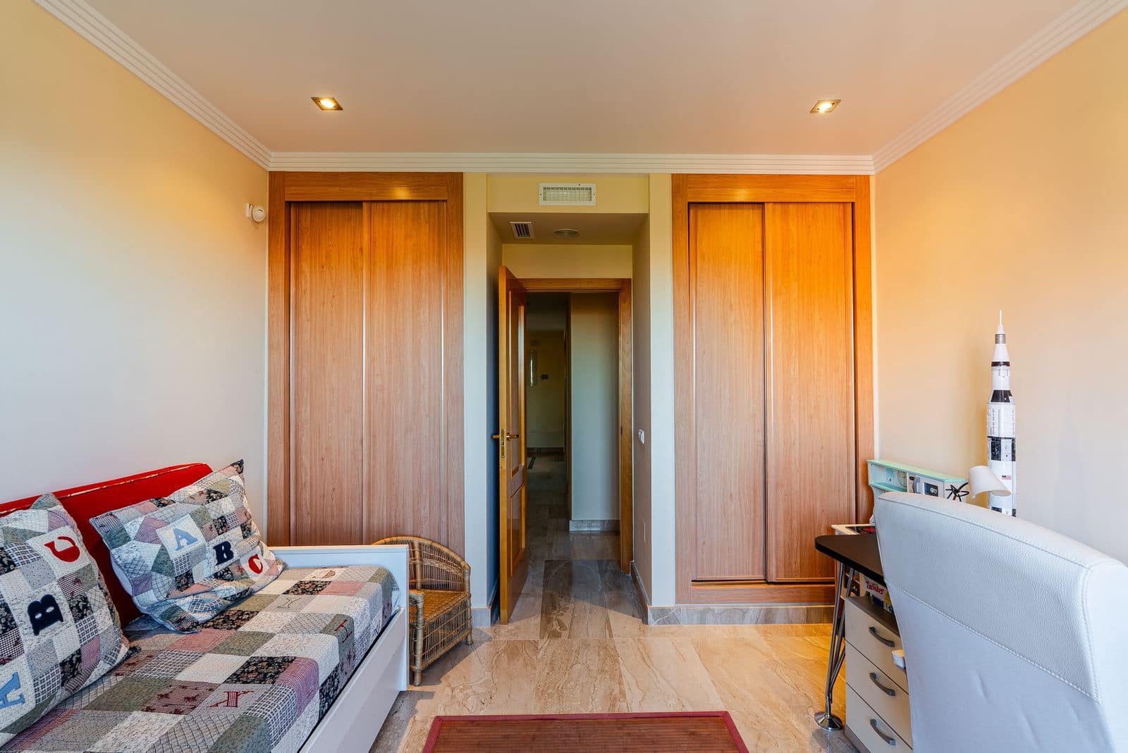 Apartamento de 3 habitaciones en New Golden Mile en venta - 1.075.000 € (Ref: 9651387)