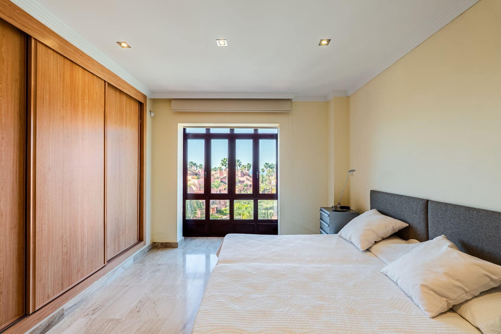 Apartamento de 3 habitaciones en New Golden Mile en venta - 1.075.000 € (Ref: 9651387)