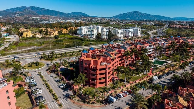 Apartamento de 3 habitaciones en New Golden Mile, Estepona en venta - 1.075.000 € (Ref: 9651387)