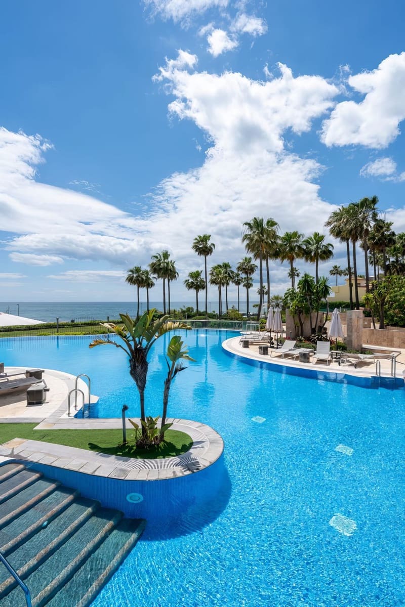 3 Zimmer Apartment zu verkaufen in Estepona - 825.000 € (Ref: 9651407)