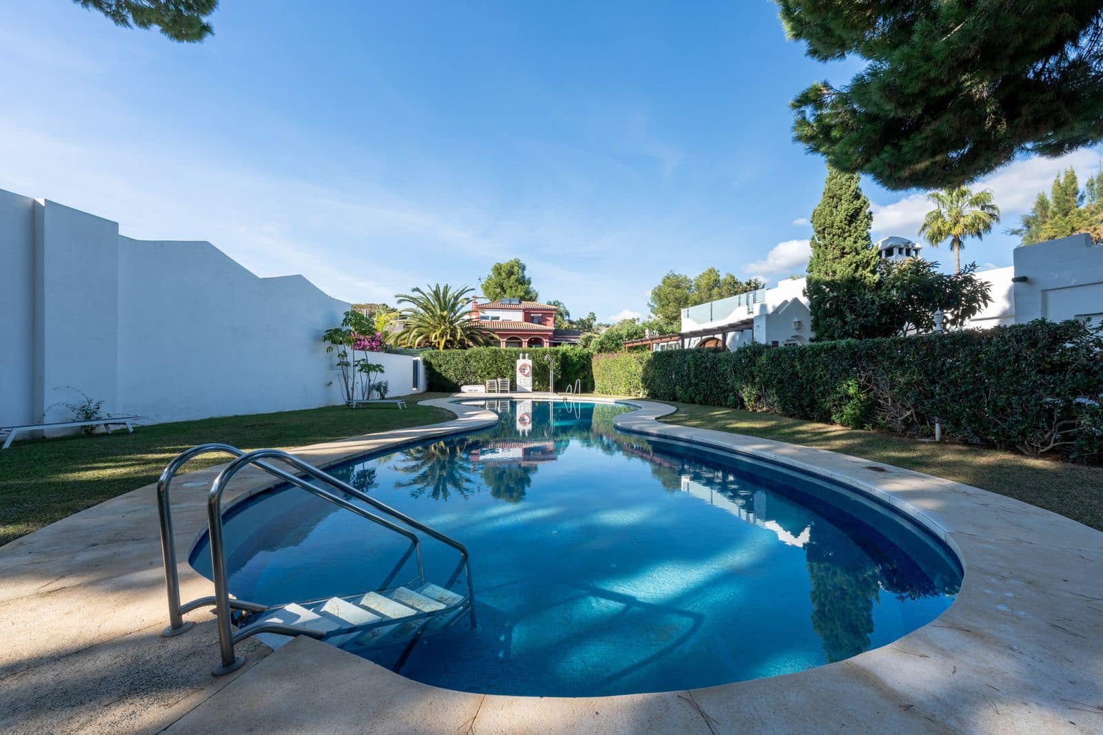 3 bedroom Semi-detached Villa for sale in Marbella - € 795,000 (Ref: 9651413)