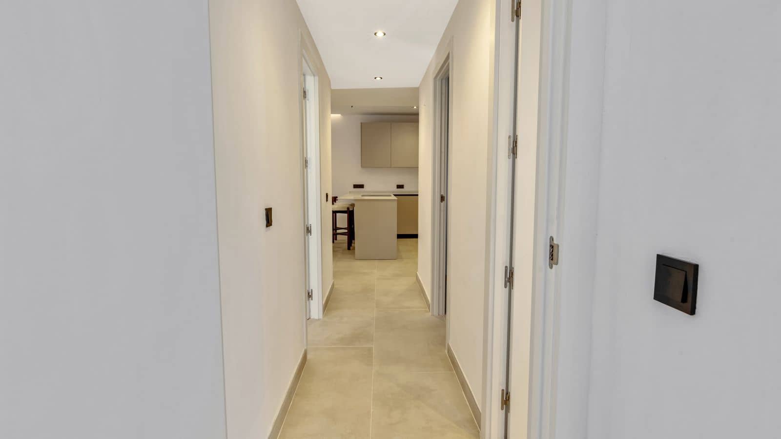 3 bedroom Apartment for sale in Nueva Andalucia - € 699,000 (Ref: 9651423)