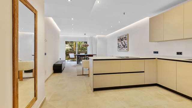 3 bedroom Apartment for sale in Nueva Andalucia, Marbella - € 699,000 (Ref: 9651423)