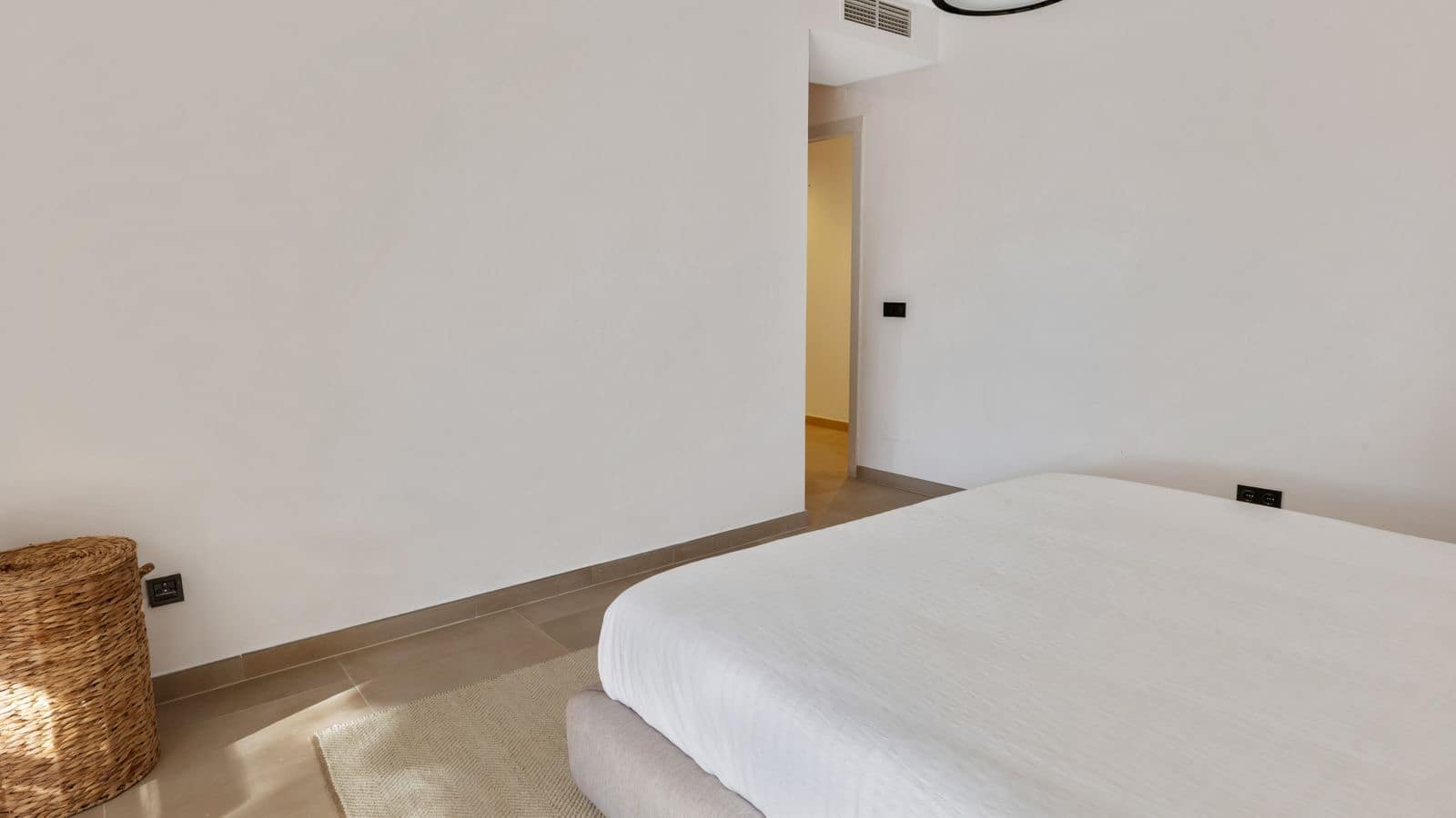 3 bedroom Apartment for sale in Nueva Andalucia - € 699,000 (Ref: 9651423)