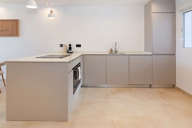 2 makuuhuone Huoneisto myytävänä paikassa Nueva Andalucia, Marbella - 579 000 € (Ref: 9651424)