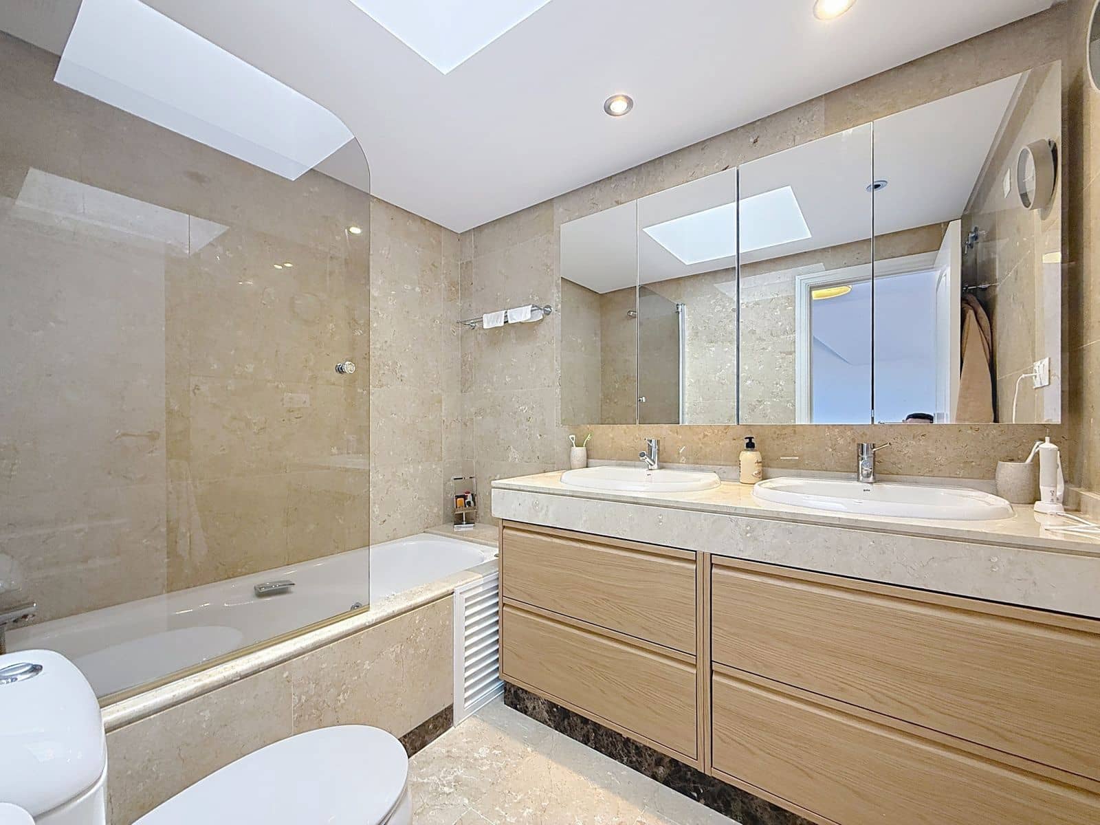 3 quarto Penthouse para venda em La Duquesa / Puerto de la Duquesa - 450 000 € (Ref: 9651429)