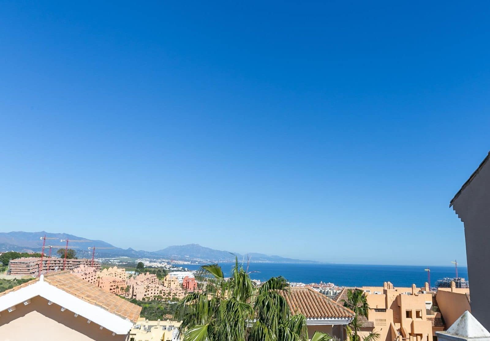 3 soveværelse Byhus til salg i La Duquesa / Puerto de la Duquesa - € 380.000 (Ref: 9651432)