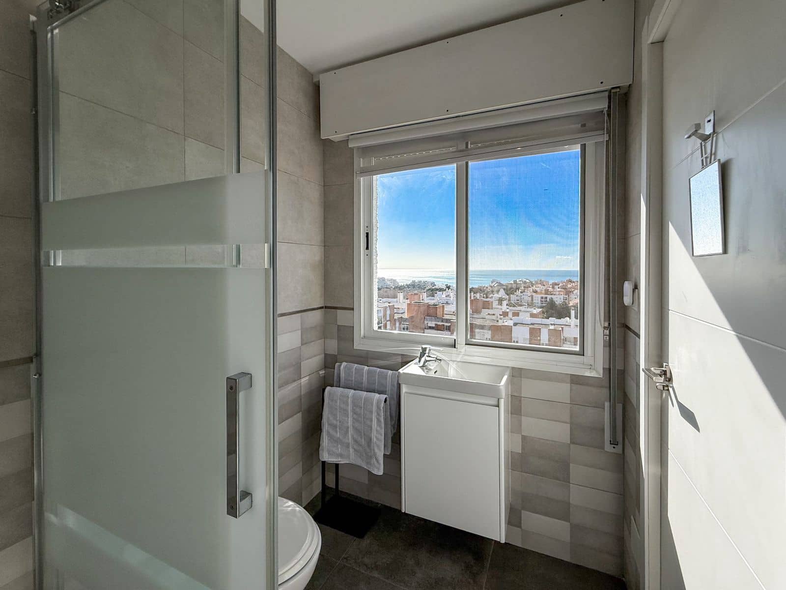 2 bedroom Apartment for sale in Arroyo de la Miel - € 319,000 (Ref: 9651433)