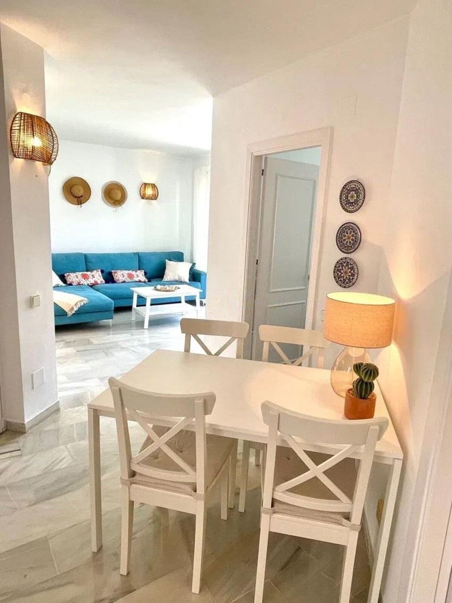 Apartamento de 2 habitaciones en Calahonda en venta - 335.000 € (Ref: 9651435)