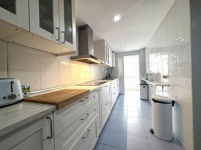 3 makuuhuone Huoneisto myytävänä paikassa Nueva Andalucia, Marbella - 475 000 € (Ref: 9651456)