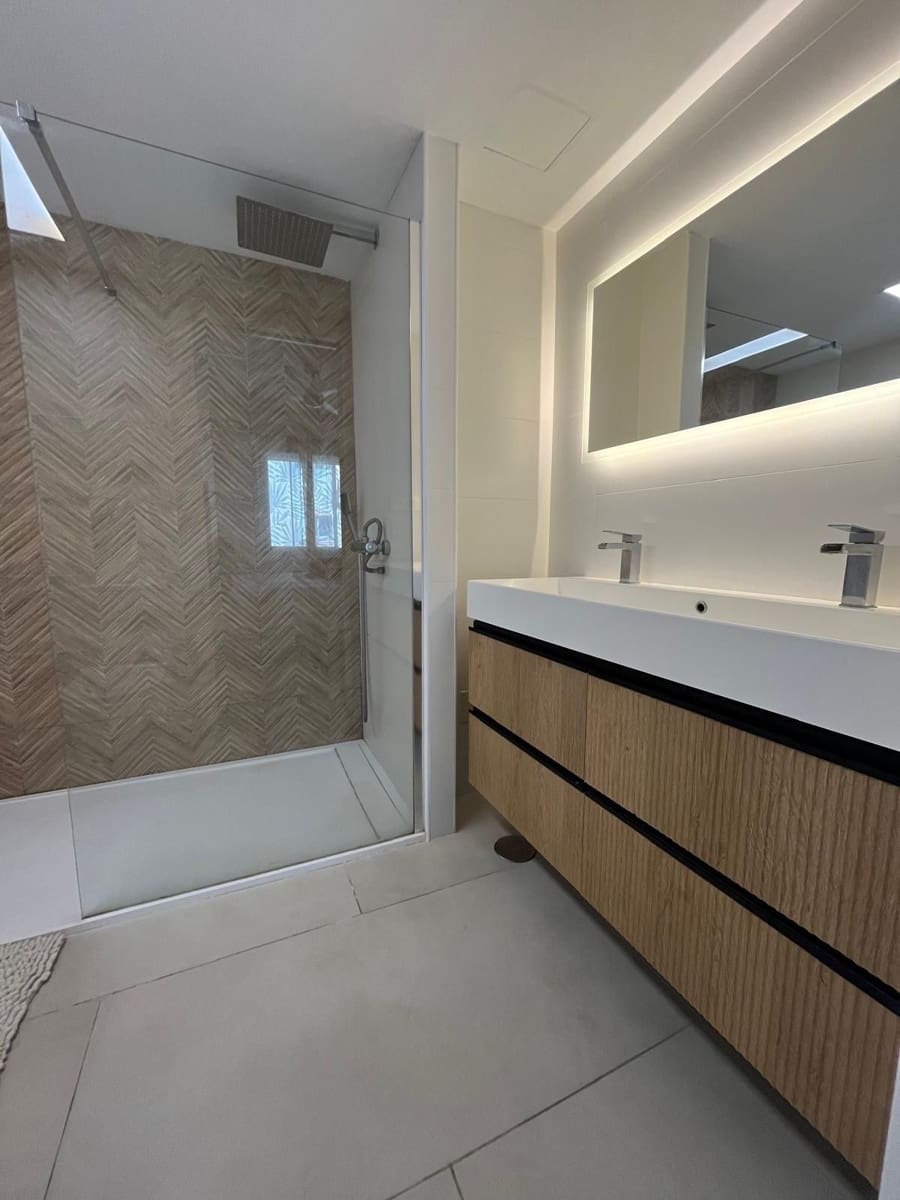 2 bedroom Apartment for sale in Estepona - € 845,000 (Ref: 9651469)