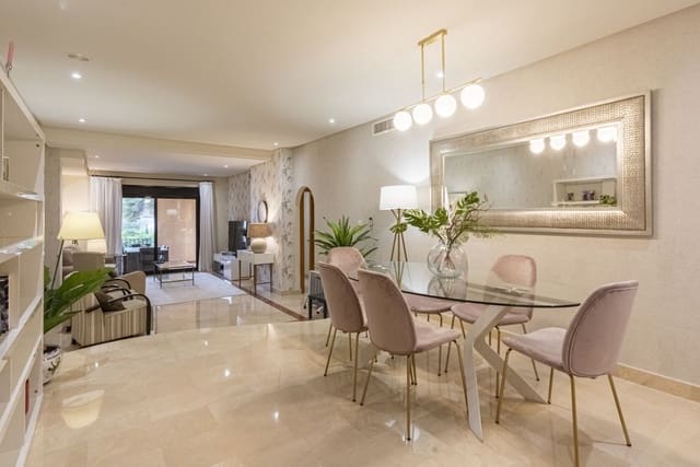 2 quarto Apartamento para venda em Puerto Banus, Marbella - 895 000 € (Ref: 9651498)