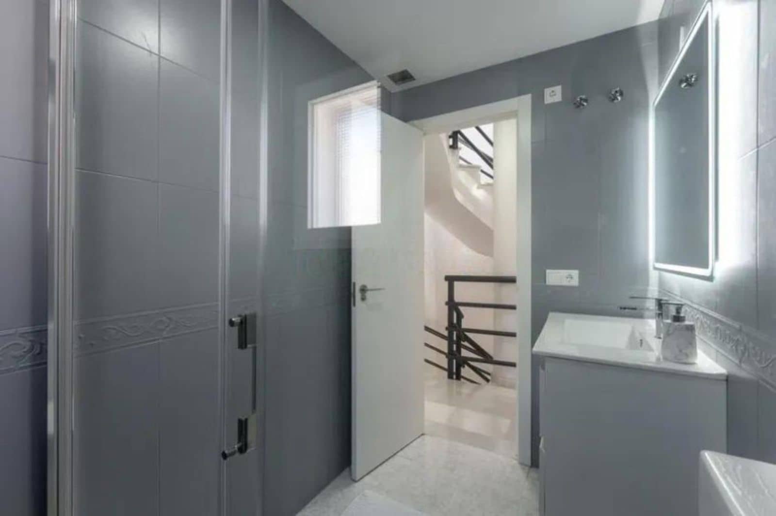 3 slaapkamer Halfvrijstaande villa te koop in Marbella - € 760.000 (Ref: 9651510)