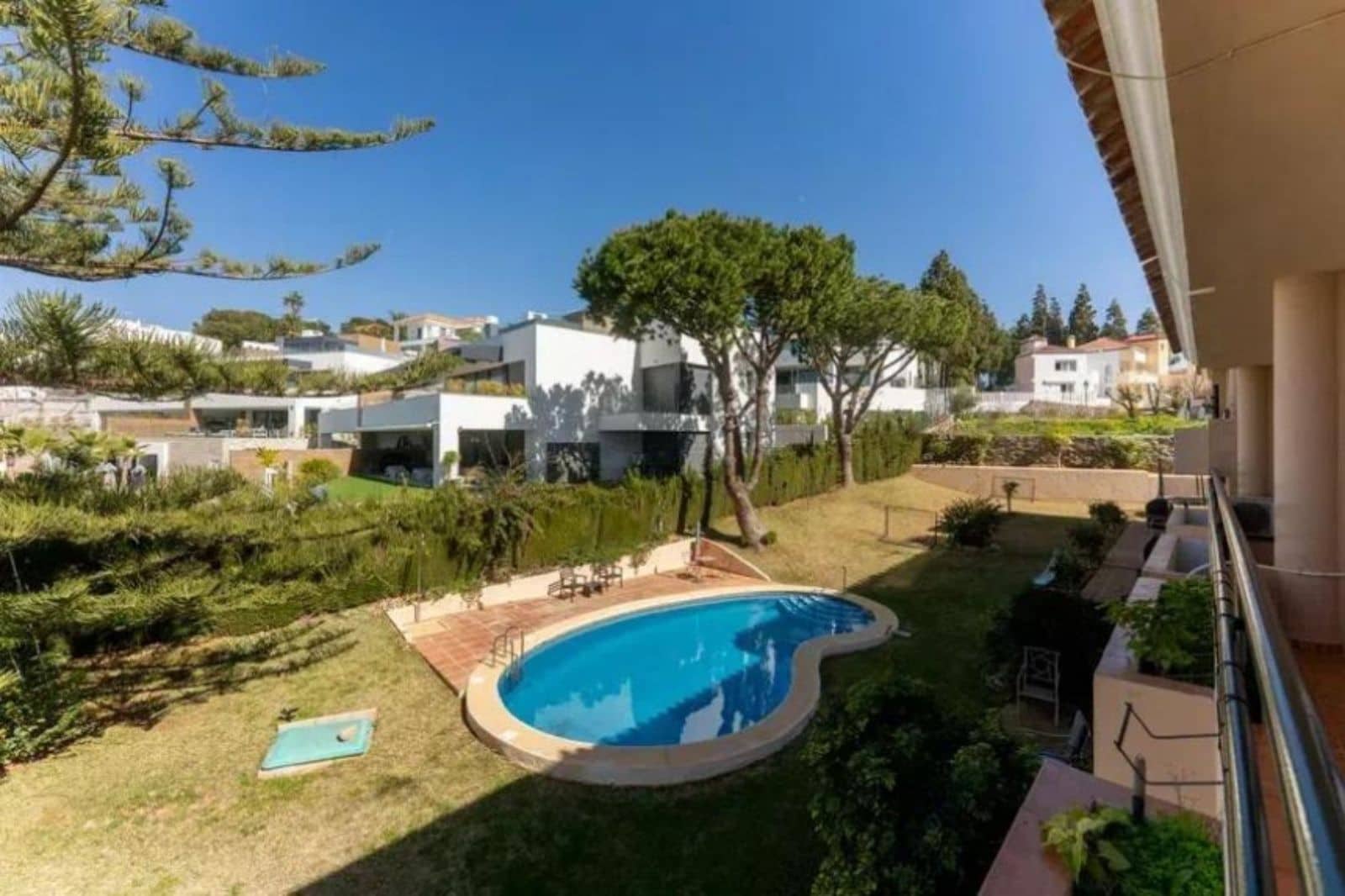3 slaapkamer Halfvrijstaande villa te koop in Marbella - € 760.000 (Ref: 9651510)