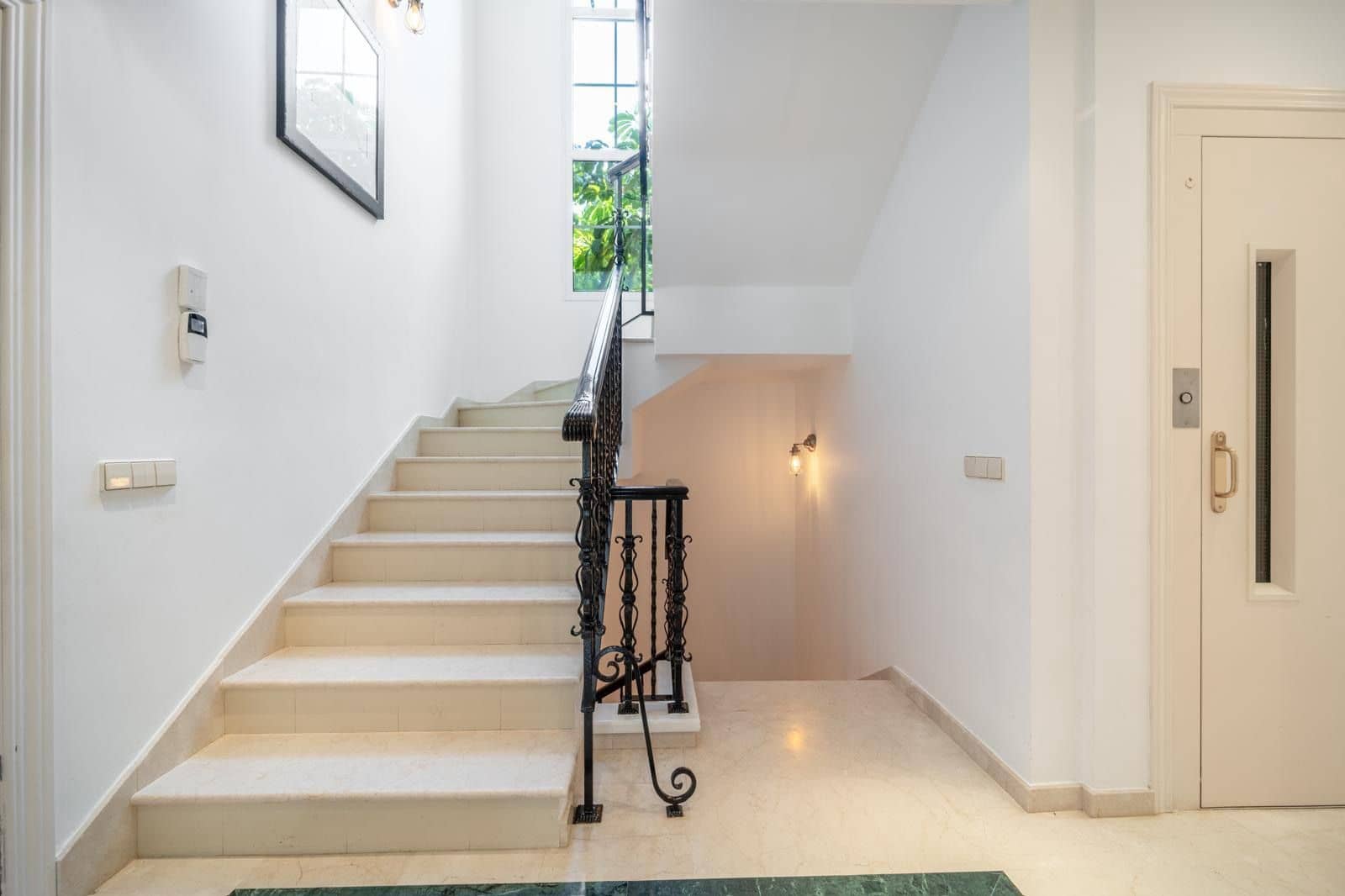 Chalet de 5 habitaciones en Nueva Andalucia en venta - 2.850.000 € (Ref: 9651519)