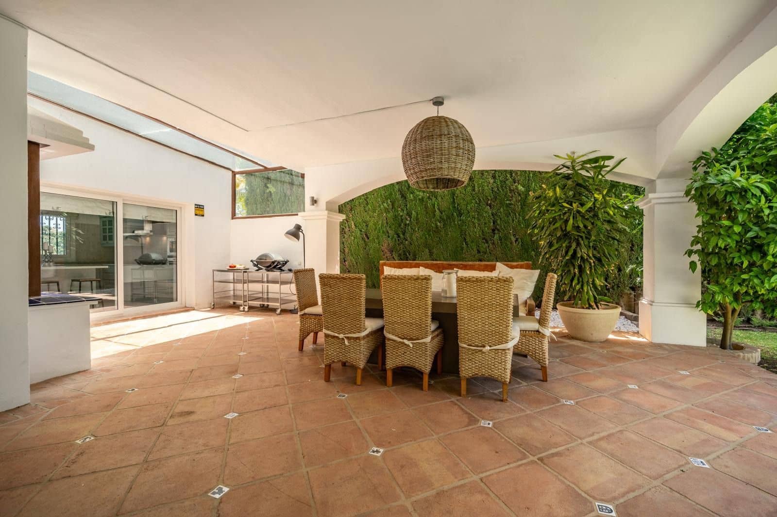 Chalet de 5 habitaciones en Nueva Andalucia en venta - 2.850.000 € (Ref: 9651519)